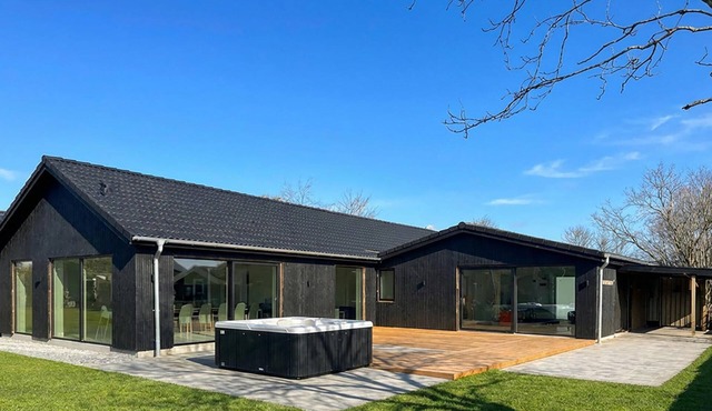 Amazing home in Glesborg with sauna