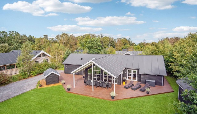 Amazing home in Grenaa with kitchen