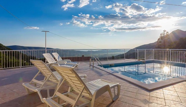 Amazing home in Gruda