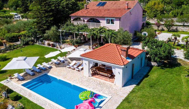 Amazing home in Gruda with sauna