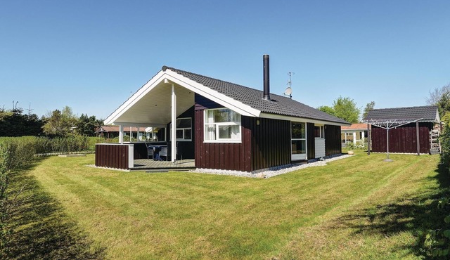 Amazing home in Hadsund with kitchen