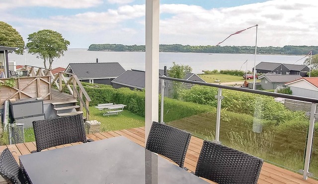 Amazing home in Hejls with house sea view