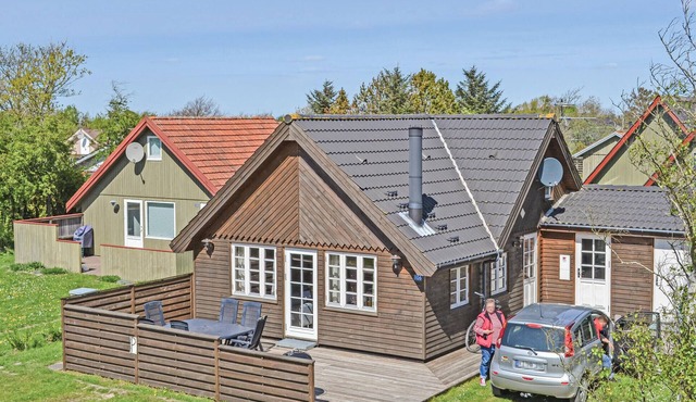 Amazing home in Hemmet with kitchen