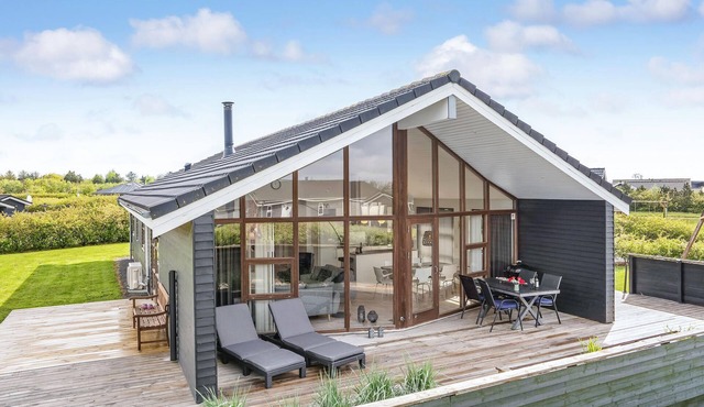 Amazing home in Hemmet with sauna