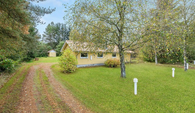 Amazing home in Herning with kitchen