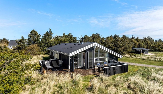 Amazing home in Hirtshals with sauna