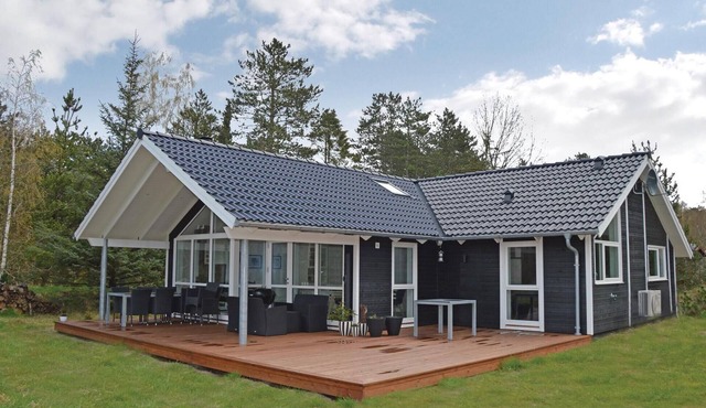 Amazing home in Højby with sauna