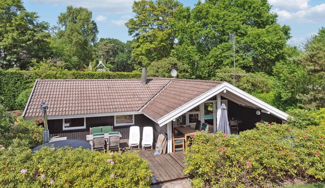 Amazing home in Hornbæk with kitchen