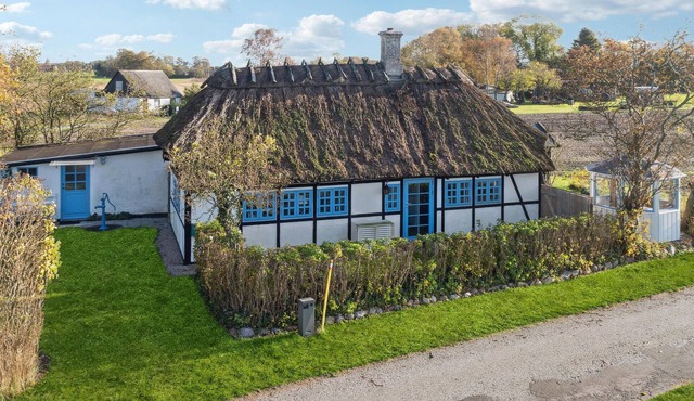 Amazing home in Horslunde with kitchen