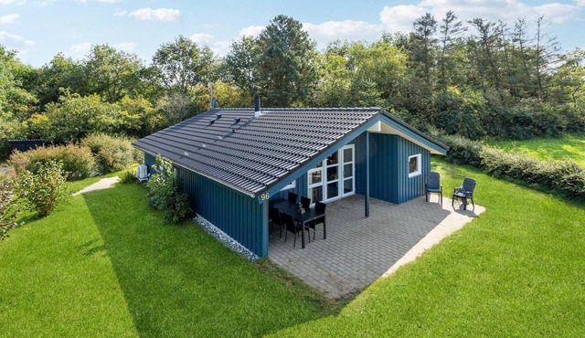 Amazing home in Hovborg with kitchen