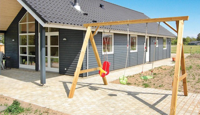 Amazing home in Hovborg with WiFi