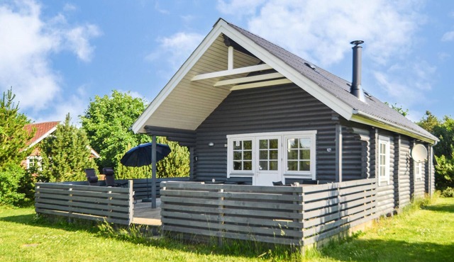 Amazing home in Hovborg with WiFi
