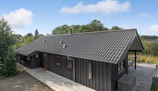 Amazing home in Hovborg with WiFi