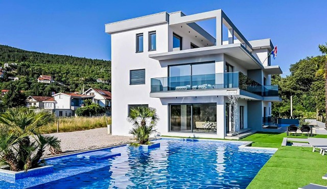 Amazing home in Donji Prolozac