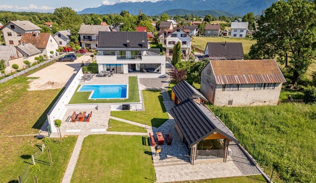 Amazing home in Kaniza Gospicka with sauna