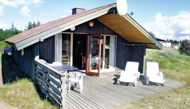 Amazing home in Hvide Sande with WiFi
