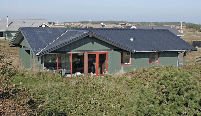 Amazing home in Hvide Sande with WiFi