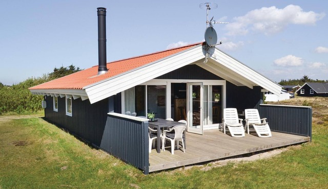 Amazing home in Hvide Sande with WiFi