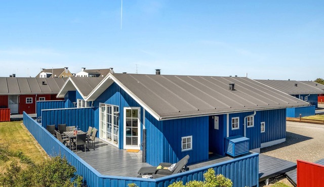 Amazing home in Hvide Sande with WiFi