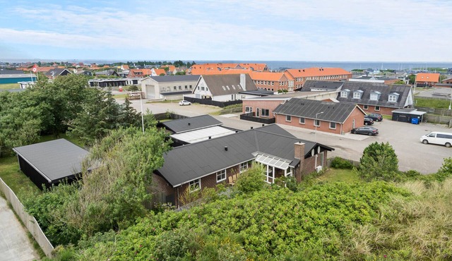 Amazing home in Hvide Sande with WiFi
