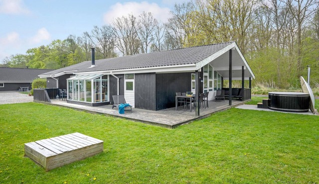 Amazing home in Juelsminde with sauna