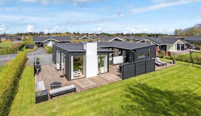 Amazing home in Juelsminde with sauna