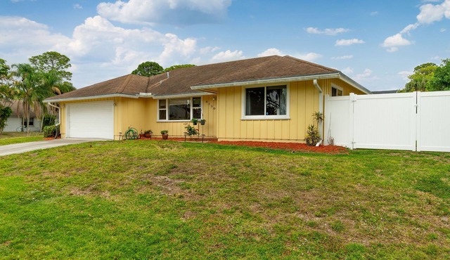 Amazing home in Jupiter, Florida! Enjoy proximity to Abacoa and 95, PBG and WPB!