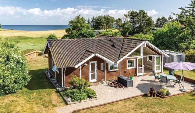 Amazing home in Kalundborg with kitchen