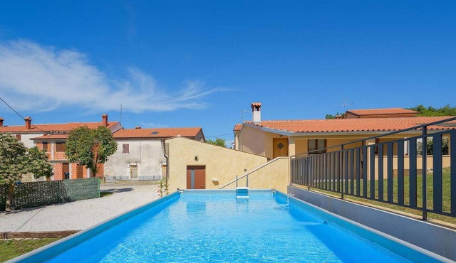 Amazing home in Karojba