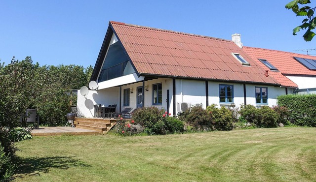 Amazing home in Klemensker with WiFi