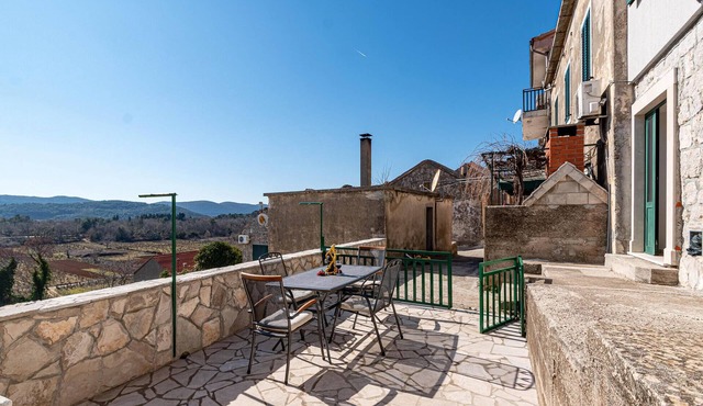 Amazing home in Kuna with kitchen