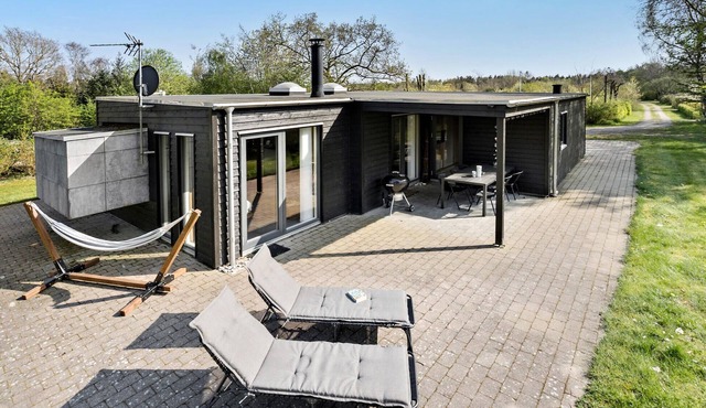 Amazing home in Løgstør with kitchen