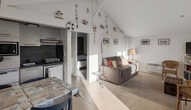 Amazing home in La Gueriniere with WiFi