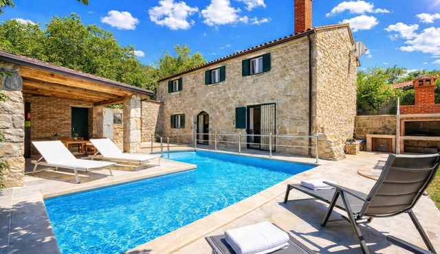 Amazing home in Lanisce