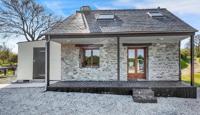 Amazing home in Lannéanou with WiFi