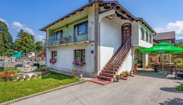 Amazing home in Lic with WiFi