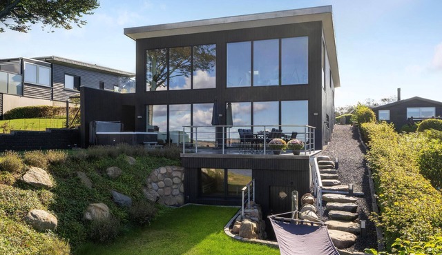 Amazing home in Løgstrup with WiFi