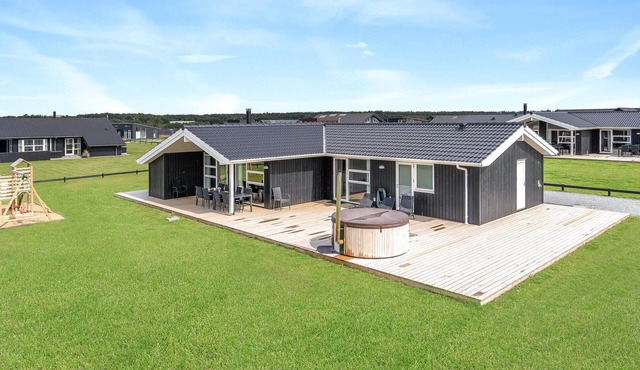 Amazing home in Løkken with kitchen