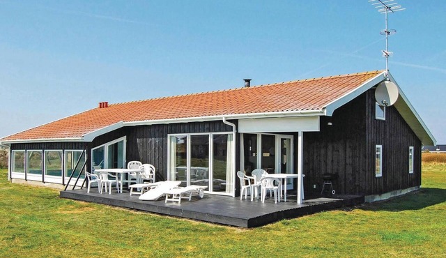 Amazing home in Løkken with sauna