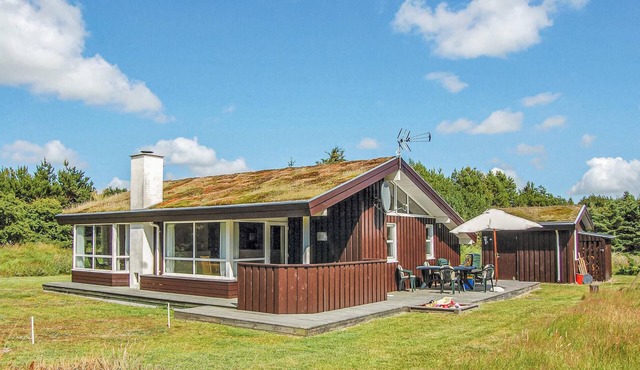 Amazing home in Løkken with sauna
