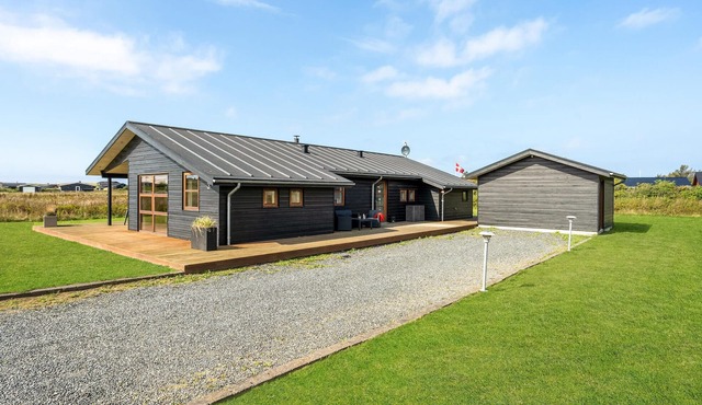 Amazing home in Løkken with sauna