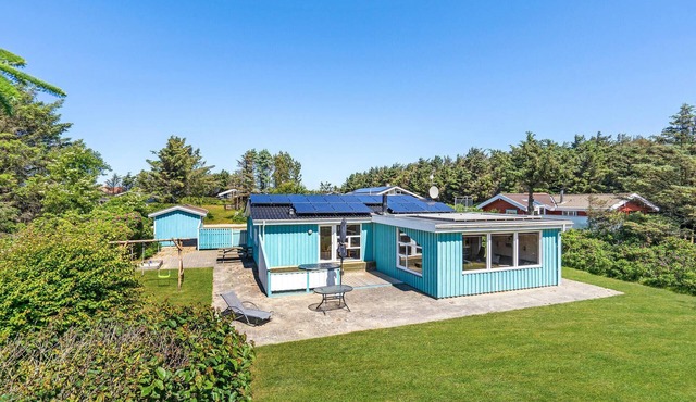 Amazing home in Løkken with sauna