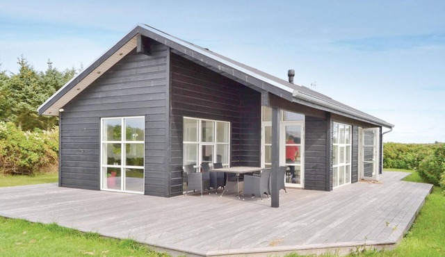 Amazing home in Løkken with sauna