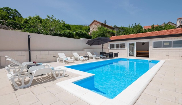 Amazing home in Lokvicici