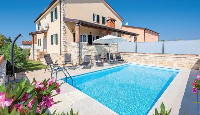Amazing home in Lovrecica