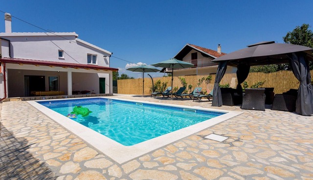 Amazing home in Lovrec