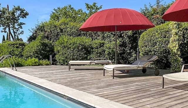 Amazing home in Lussan
