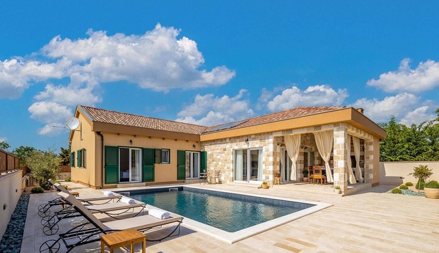 Amazing home in Murvica Donja