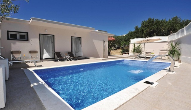 Amazing home in Makarska