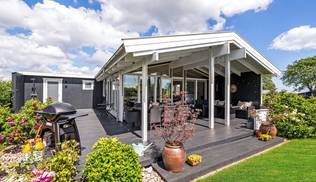 Amazing home in Malling with kitchen